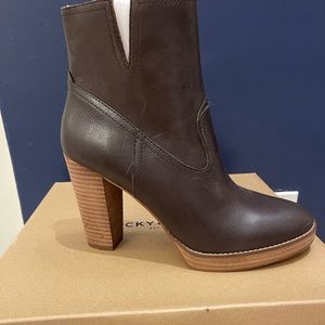 BRAND NEW Lucky Brand Quintei Boot 9.5 Coffee leather